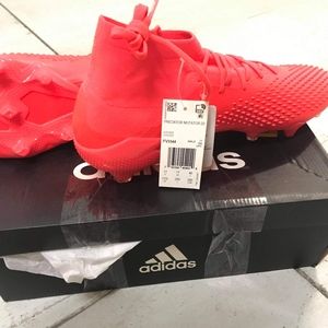 PREDATOR MUTATOR Size 11 20.1 FIRM GROUND CLEATS